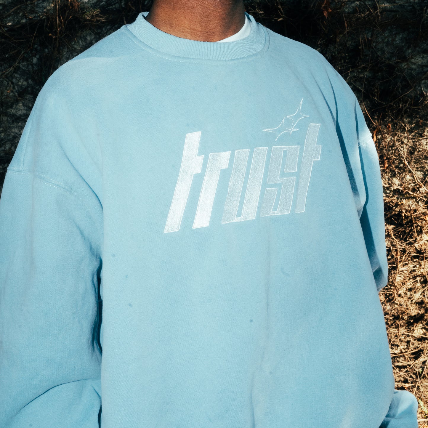 EMBROIDERED CREW NECK [BABY BLUE]