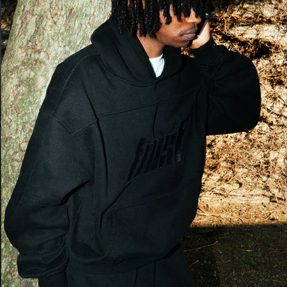 EMBROIDERED HEAVYWEIGHT TRUST TRACKSUIT [BLACK]