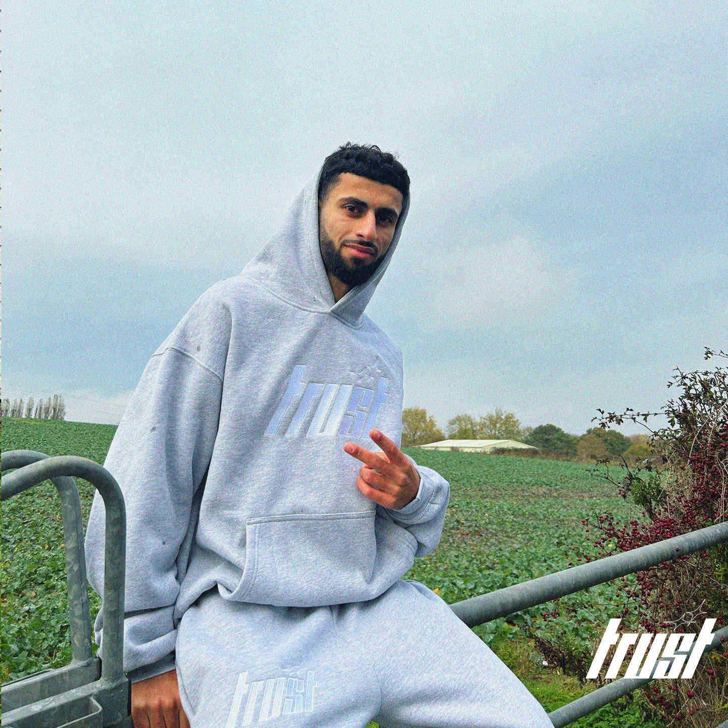 EMBROIDERED HEAVYWEIGHT TRUST TRACKSUIT [GREY]