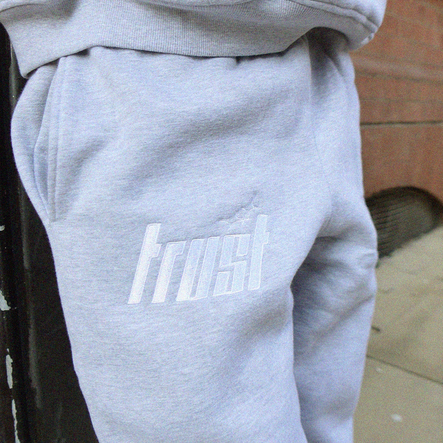 EMBROIDERED HEAVYWEIGHT TRUST TRACKSUIT [GREY]