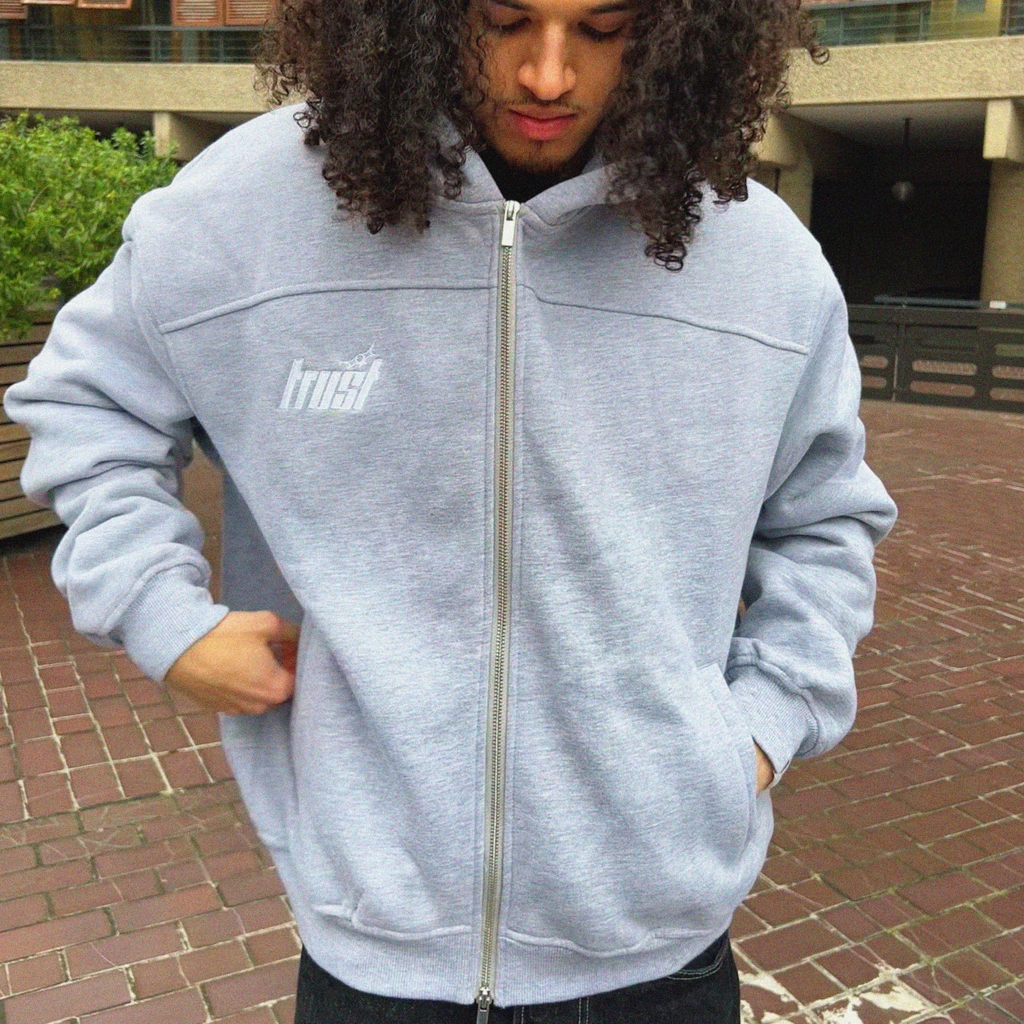 EMBROIDERED ZIPPER HOODIE [GREY]