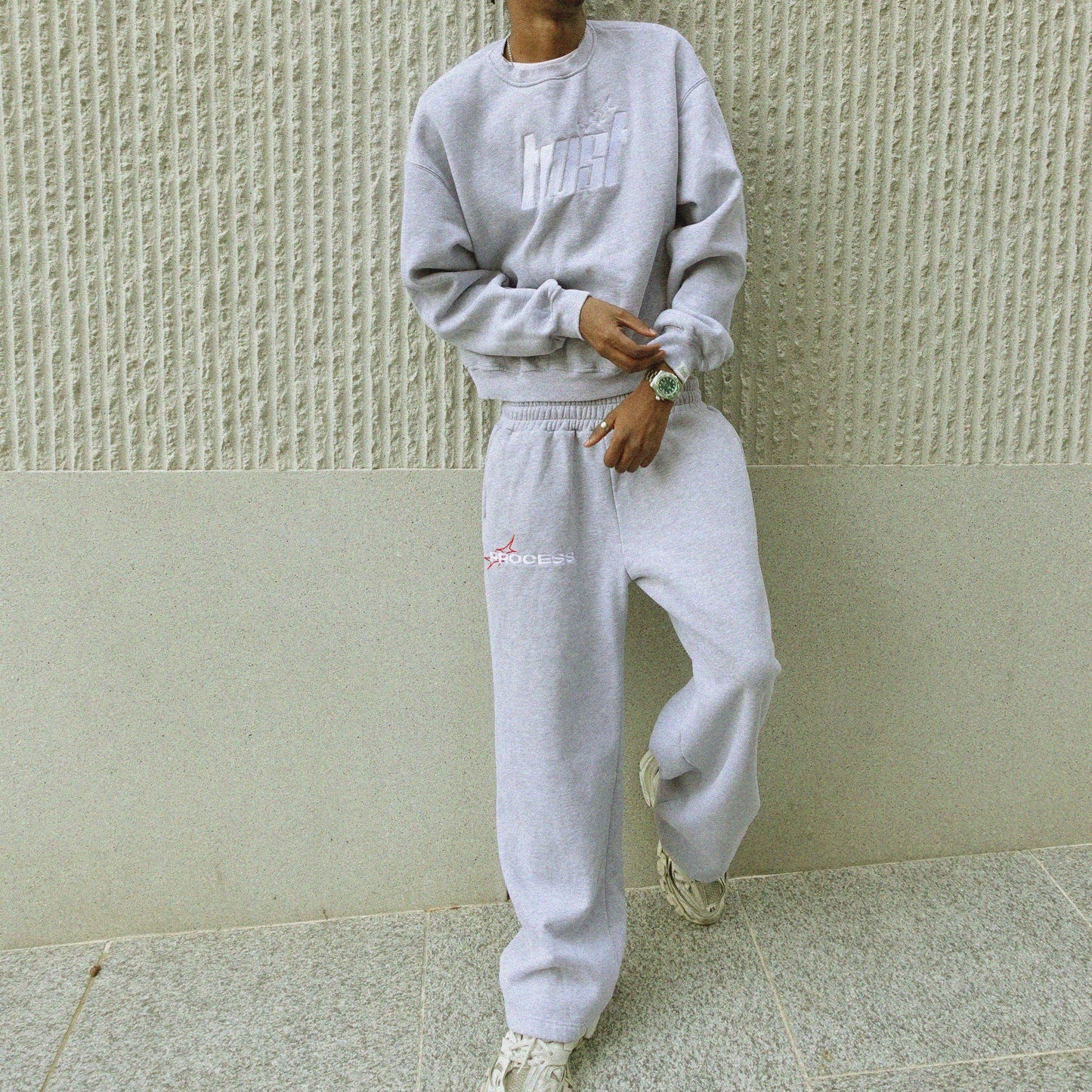 EMBROIDERED STRAIGHT LEG JOGGERS [GREY]