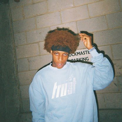 EMBROIDERED CREW NECK [BABY BLUE]