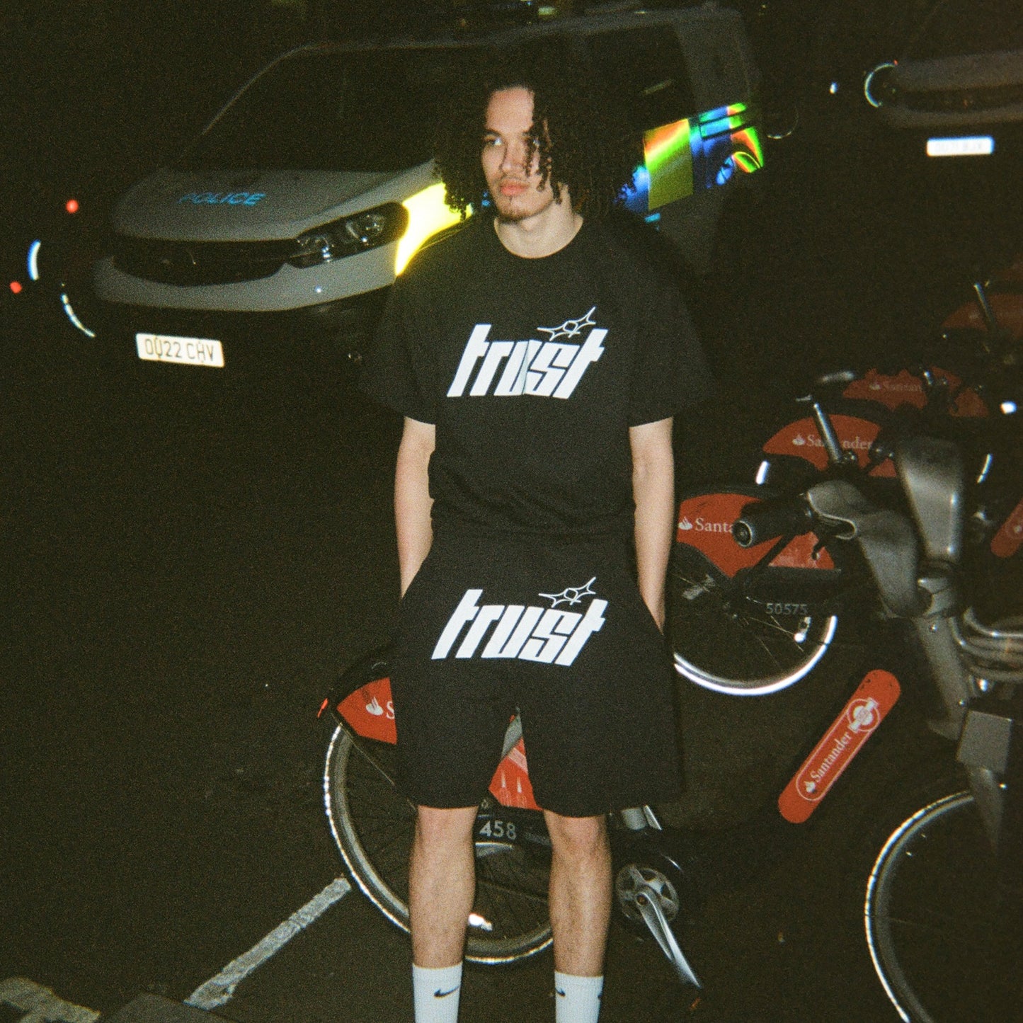 TRUST TEE [BLACK/WHITE]