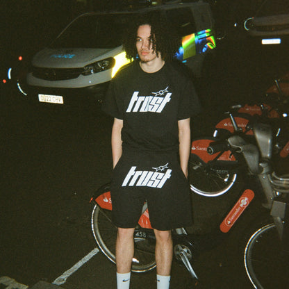 TRUST TEE [BLACK/WHITE]