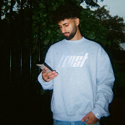 EMBROIDERED CREW NECK [GREY]